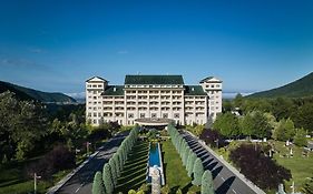 Qafqaz Riverside Hotel